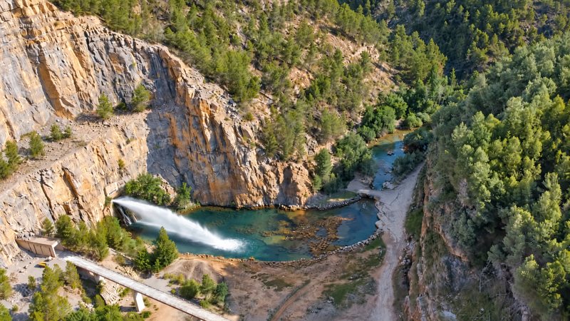 Водосброс Эль-Чорро у водохранилища Аренос