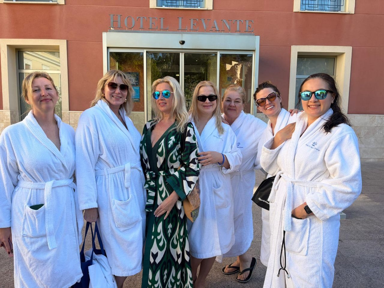 Девочки Vibe Women Club в халатах у входа в Hotel Levante