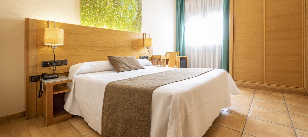 Номер Hotel Levante с большой кроватью